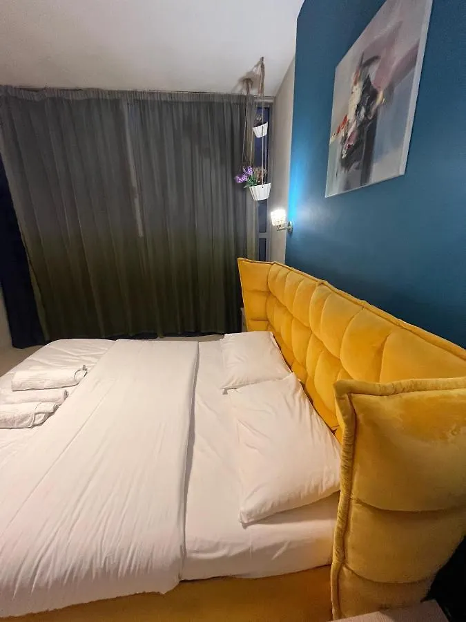 Aura Skanderbeg Square Apartments Tirana 0*,