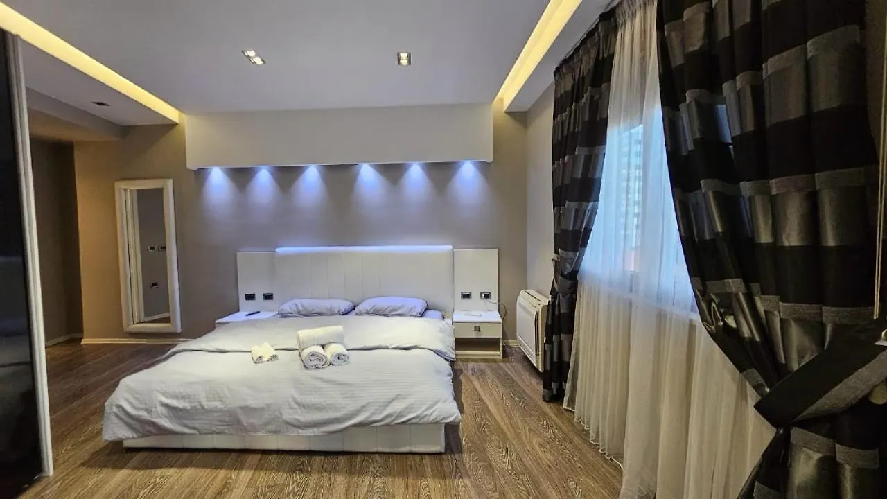 Aura Skanderbeg Square Apartments 티라나