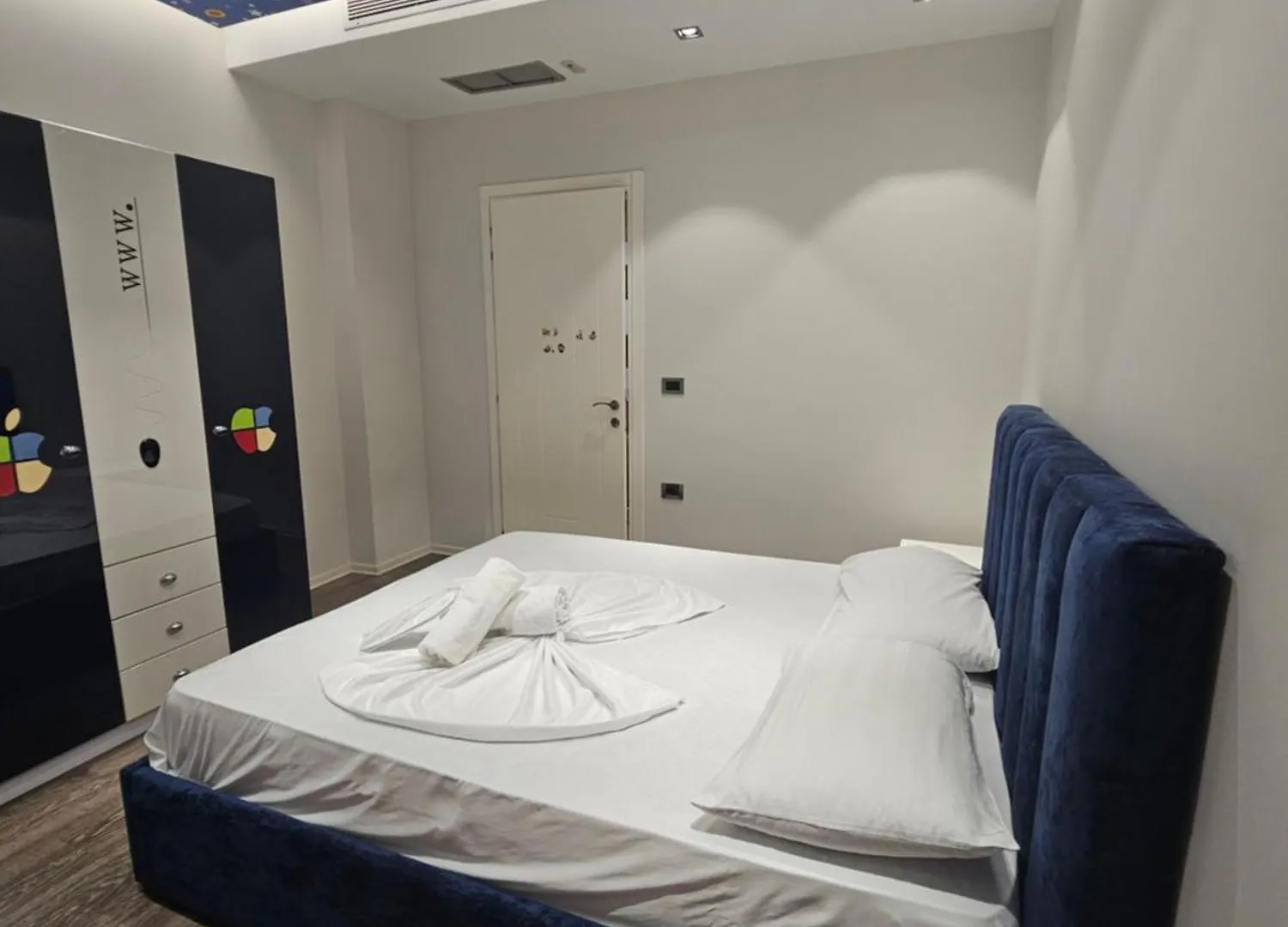 Aura Skanderbeg Square Apartments 티라나