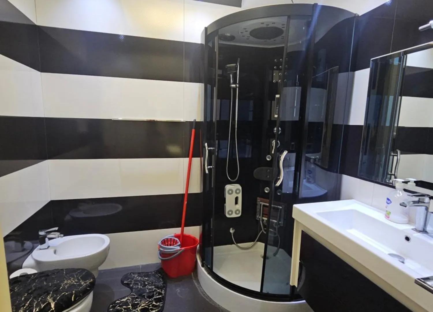 Aura Skanderbeg Square Apartments 티라나