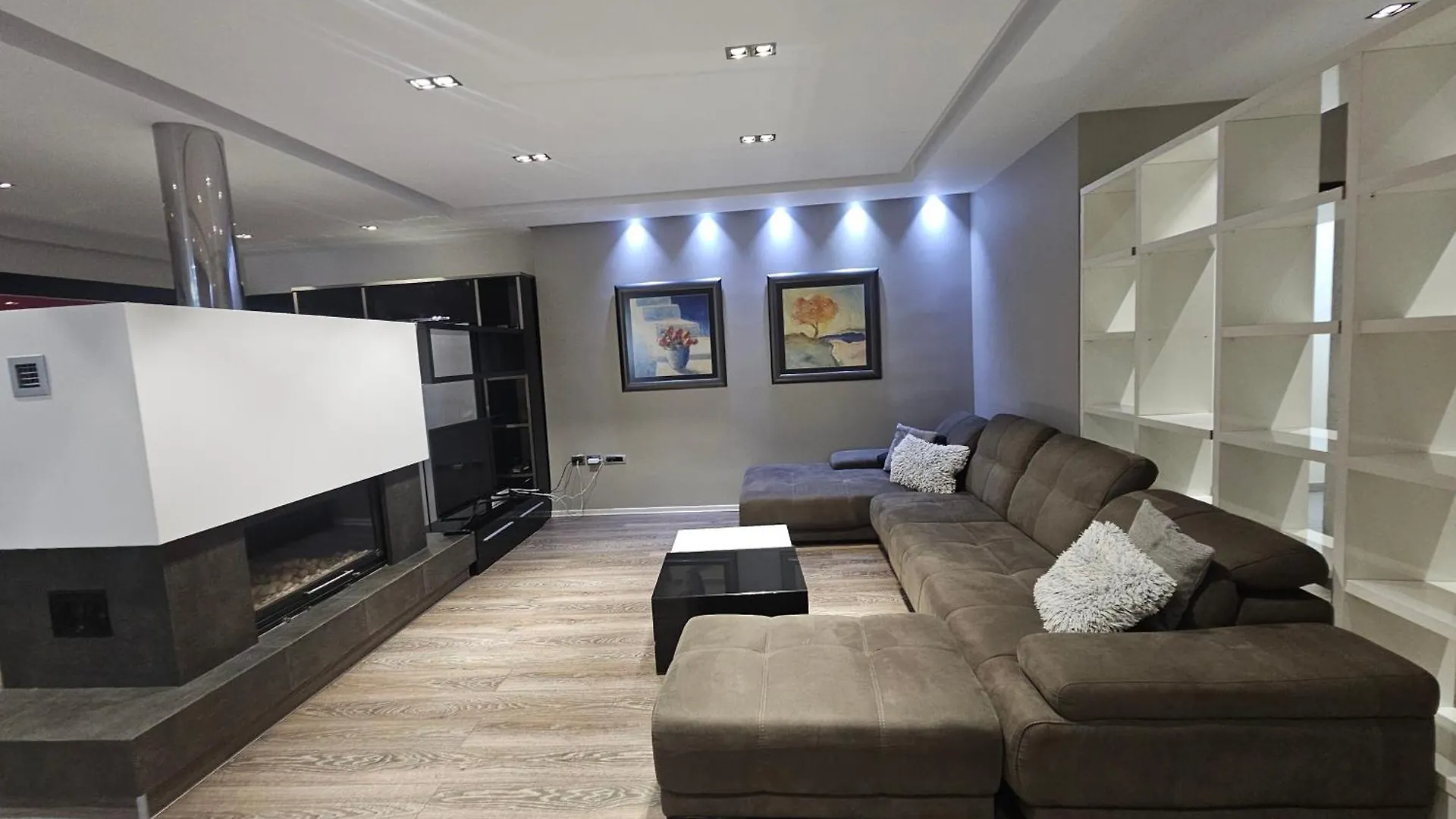 Aura Skanderbeg Square Apartments 티라나