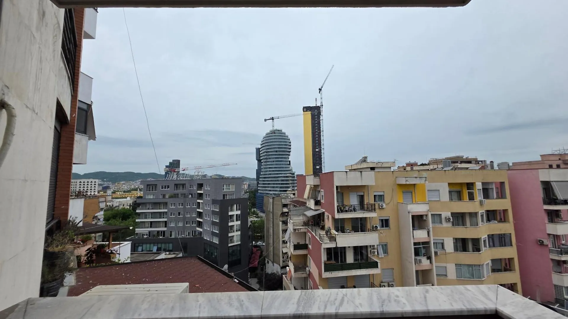 Aura Skanderbeg Square Apartments 티라나
