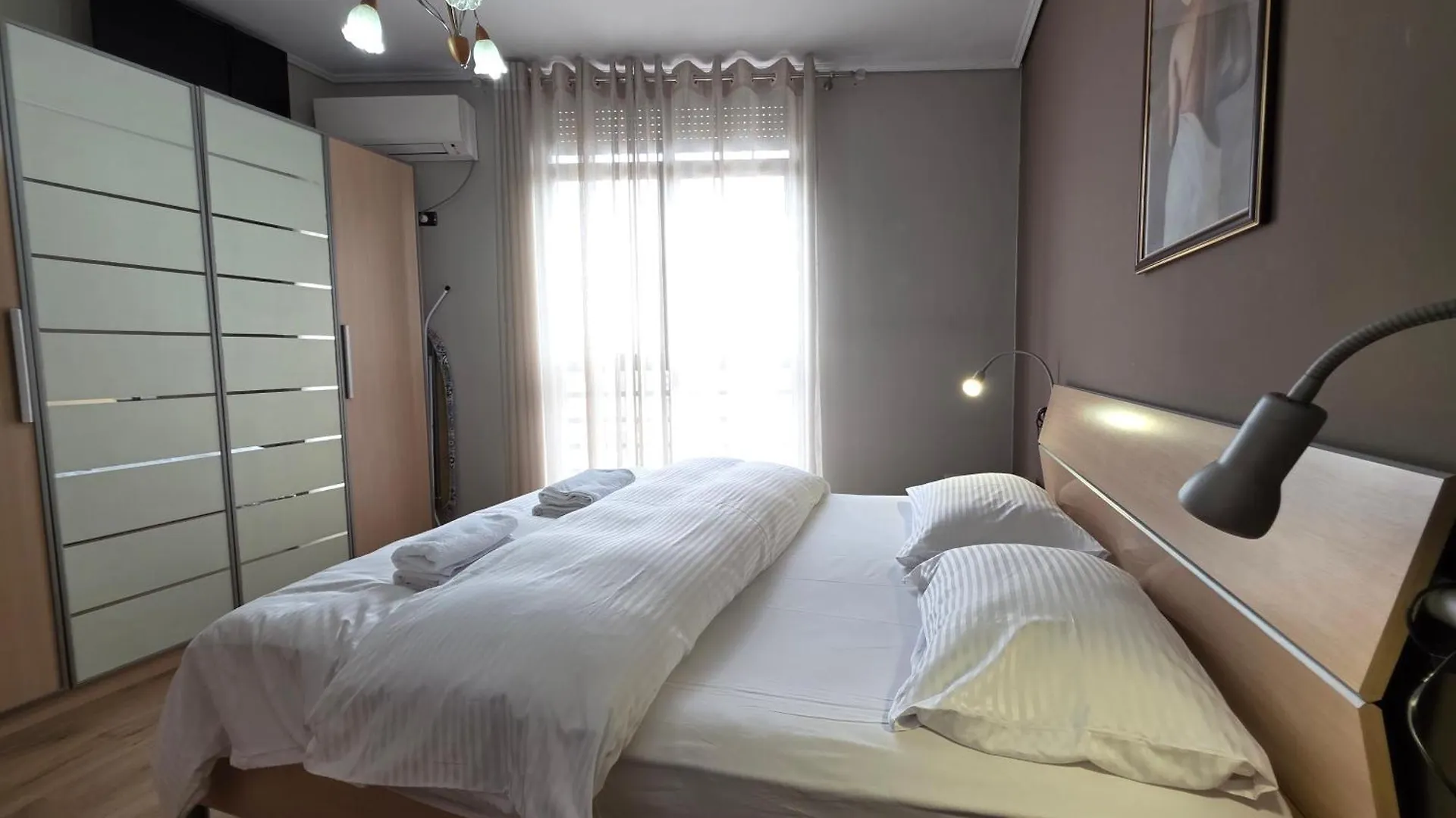 Aura Skanderbeg Square Apartments Tirana Albanien