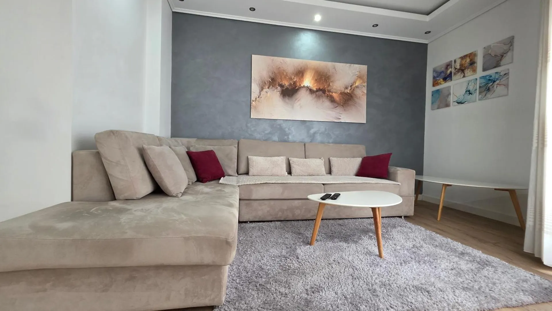 Aura Skanderbeg Square Apartments 티라나
