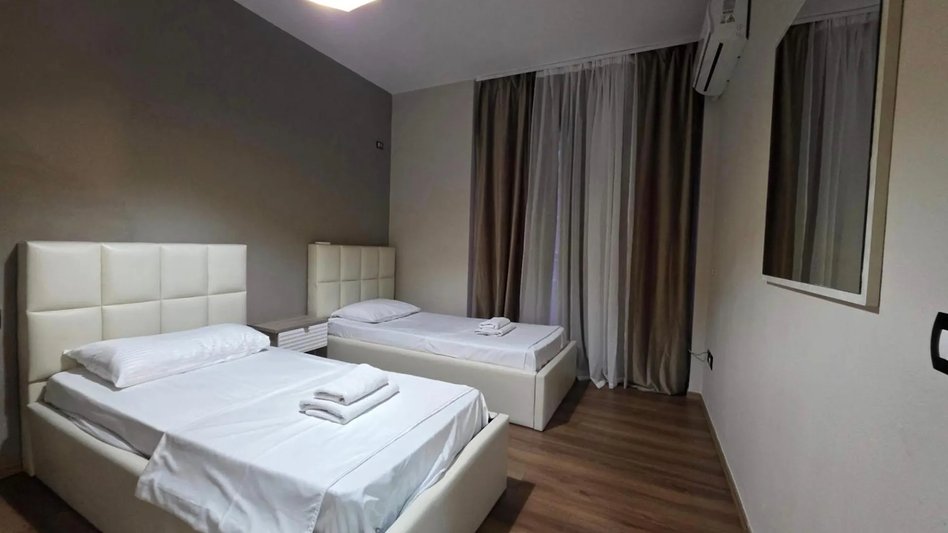 Aura Skanderbeg Square Apartments 티라나 알바니아
